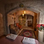 Goereme Cave Suites Hostel *