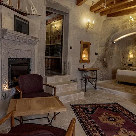 Cave Hostal *