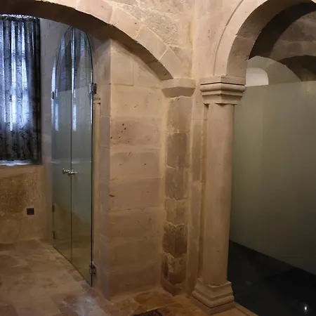 Cave Hostal